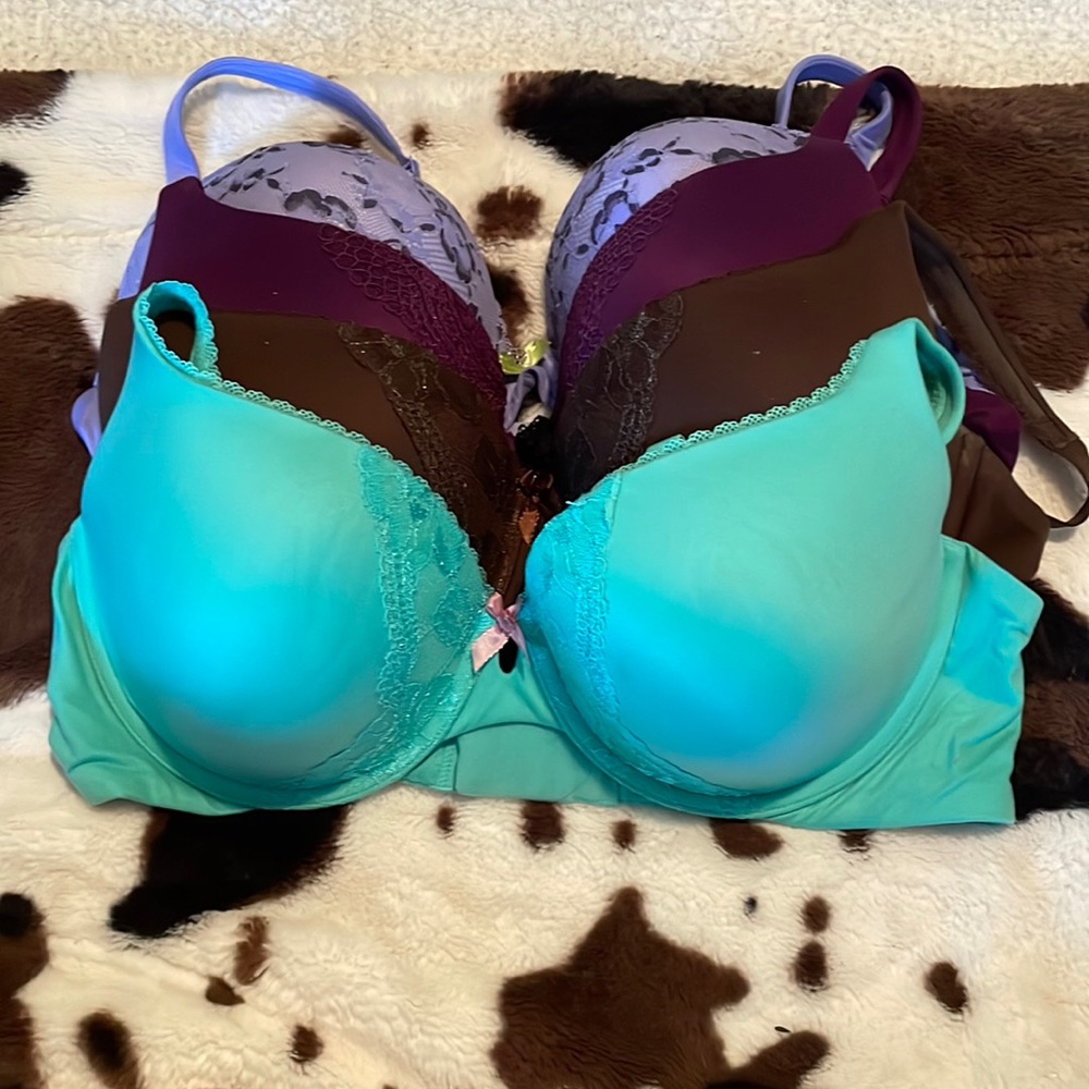4 Victoria Secret bras 38D